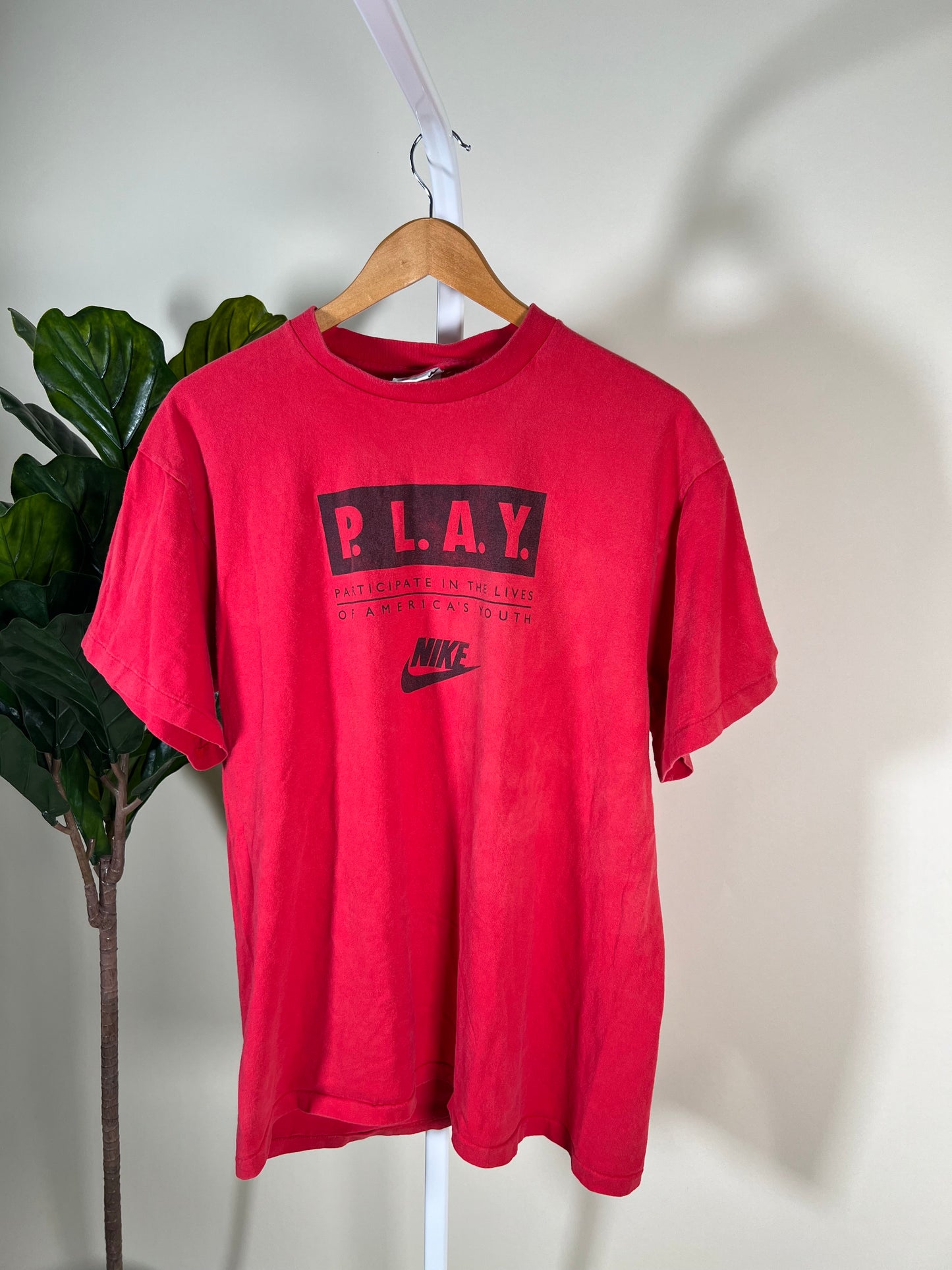 Nike P.L.A.Y. T-shirt (L/XL)